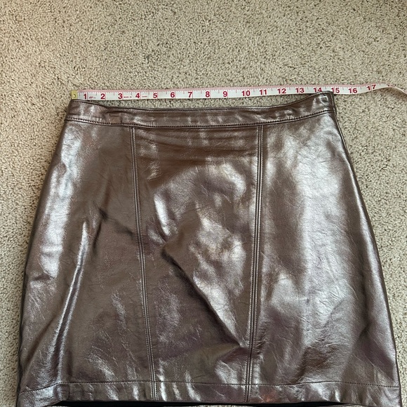 Metallic Express mini skirt - Picture 2 of 4